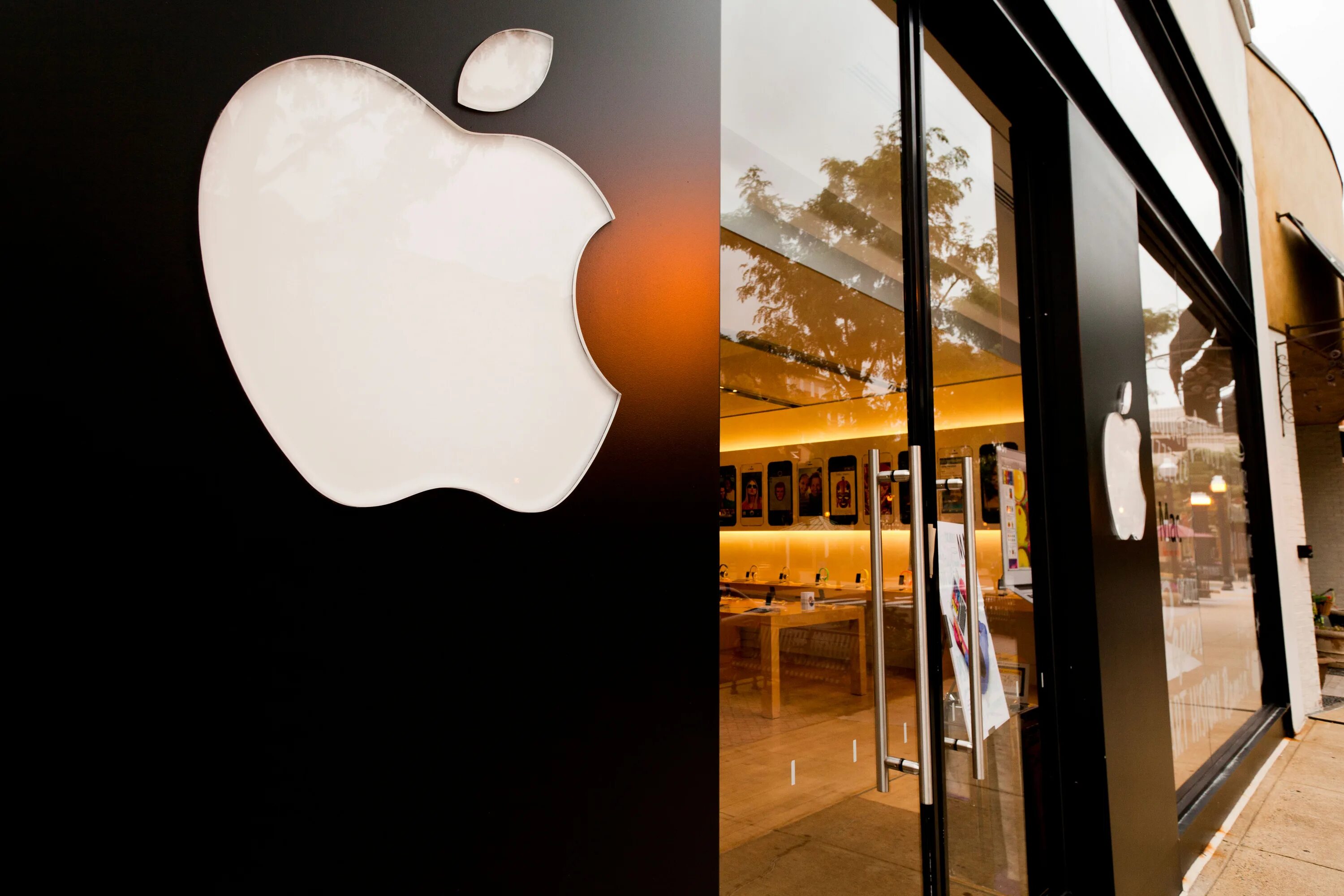 Apple both. Товары apple. эпл стор. логотип для магазина apple. техника apple.