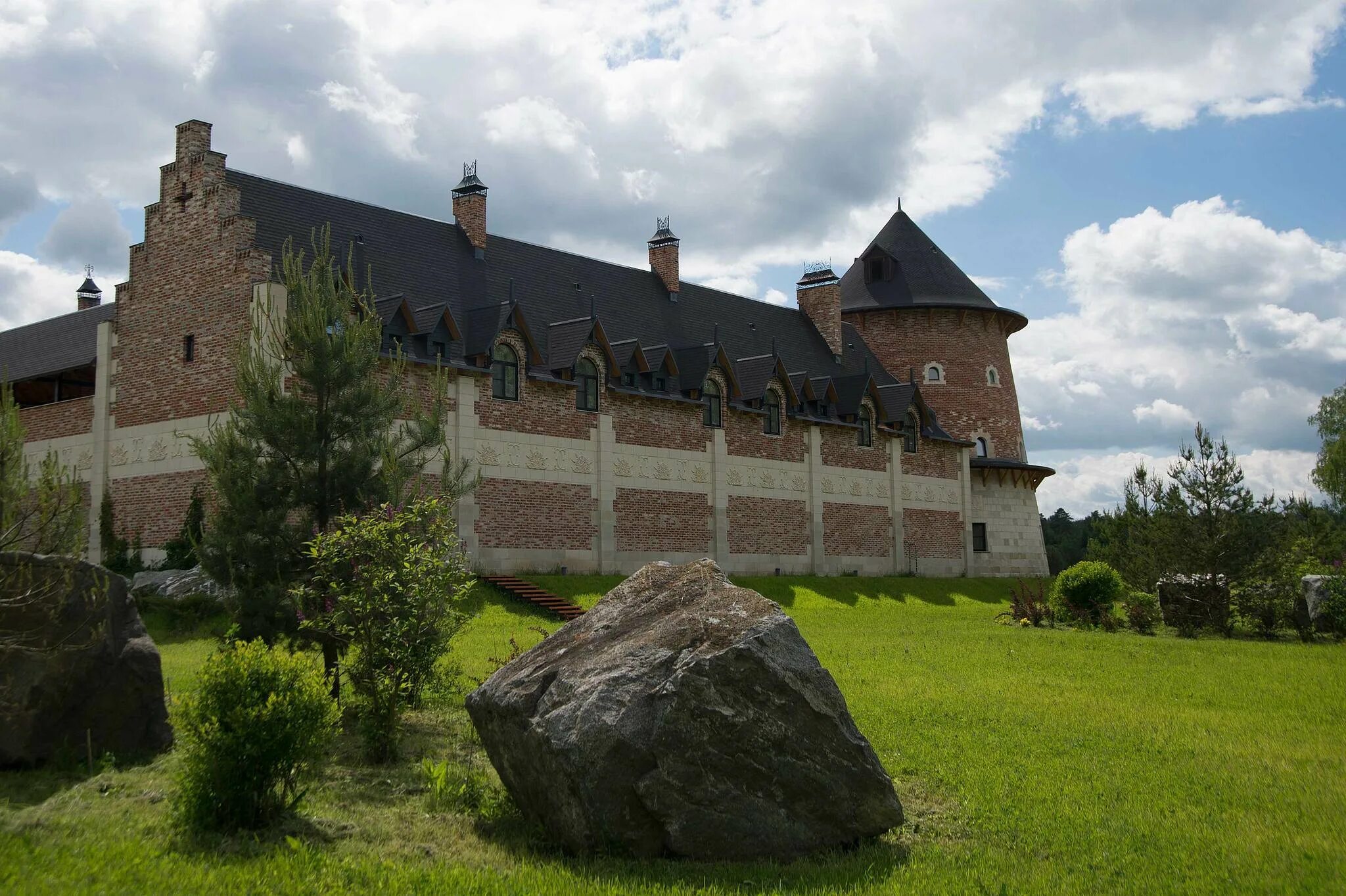 Ферма в озерах. Коломна замок la ferme. Замок Озеры la ferme de reve. La ferme de reve отель Подмосковье. Французский замок в Коломне.