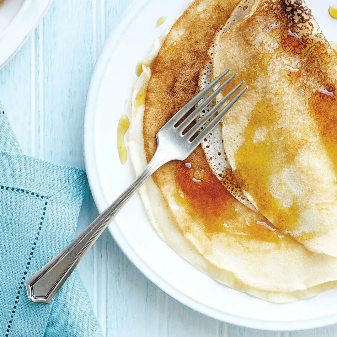 Блины яйцо без масла. Блины яйцо без масла. Блины на воде с дырочками. Блины на молоке. Блины на минералке.