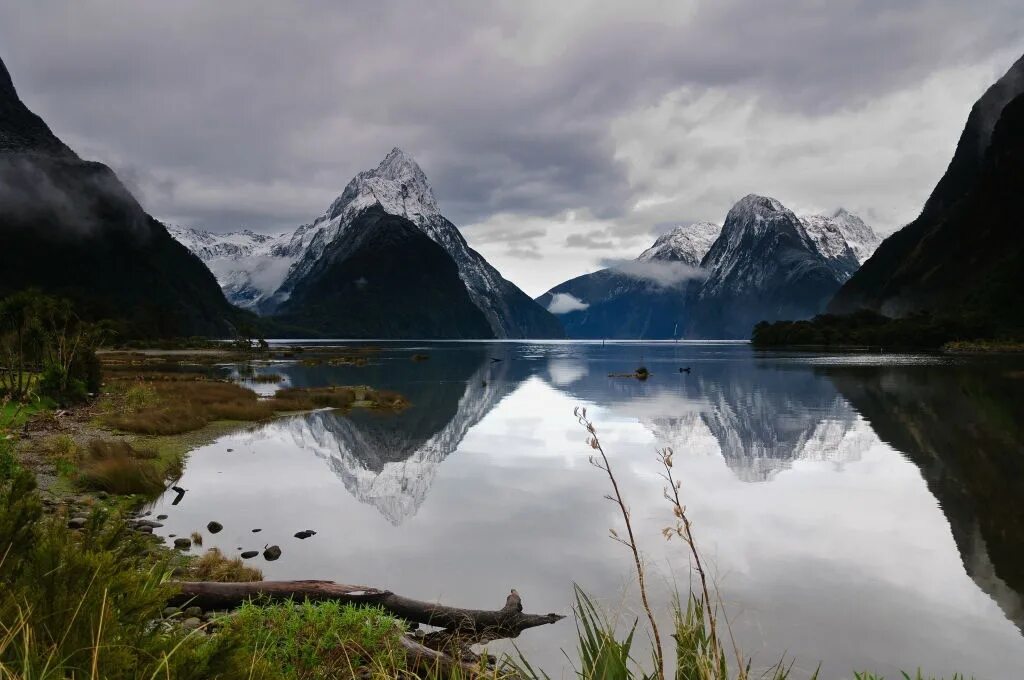 New zealand national. Национальный парк Фьордленд. Новая Зеландия Фьордленд Зеландия. Национальный парк Фьордленд, Южный остров, новая Зеландия. Фьорд Милфорд-саунд.