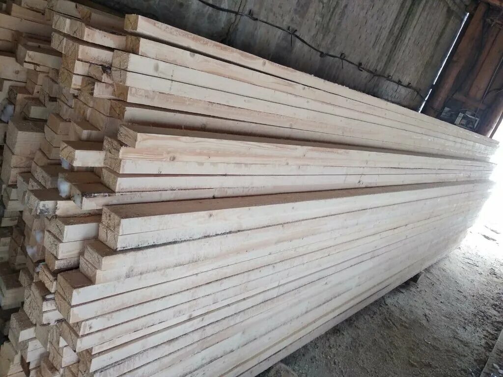 пиломатериалы строй. 50 на 180 доска. пиломатериалы строй. дерево строительный материал.