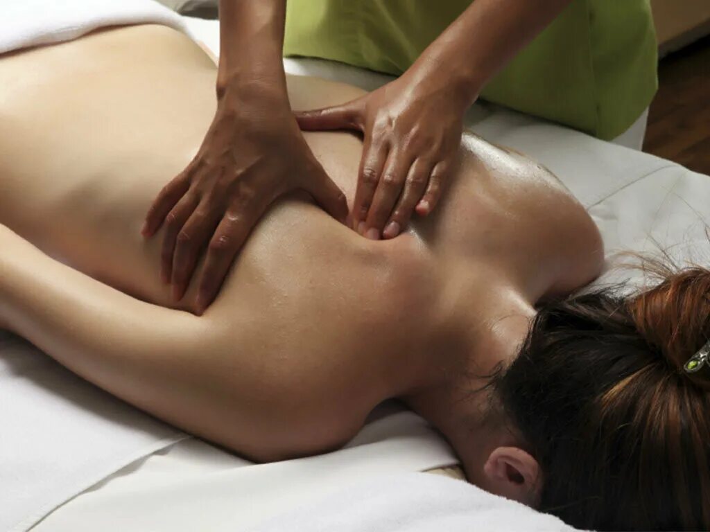 Массаж 18 москва. Массаж фото. Массажист мужчина. Массаж. Массаж.