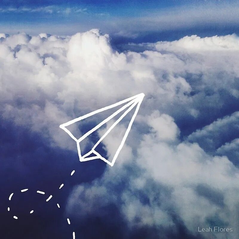 Мой бумажный самолет отправляется в полет. Бумажный самолетик. Бумажный самолет в небе. Бумажный самолетик в небе. Самолет Эстетика.