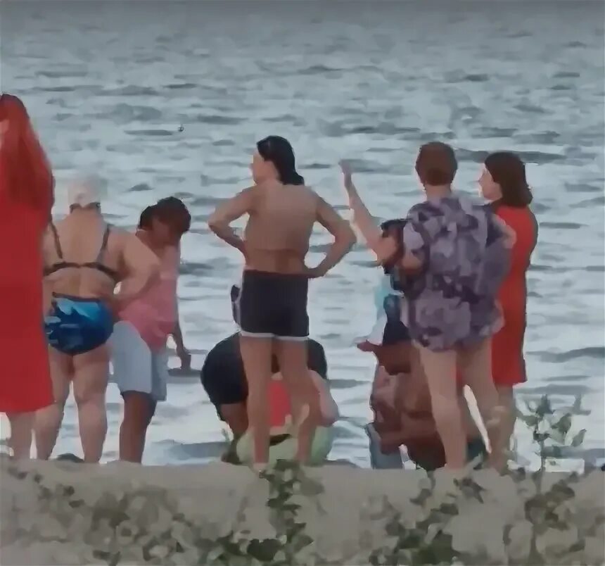 Фото старых людей забуксовавших на пляже в песке на x 6. Женщины на пляжах самары. Очевидцы на пляже. Бризо ульяновск пляж. Пляж фрегат адлер.