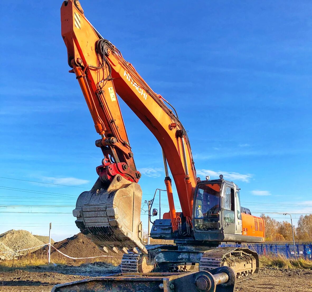 Экскаватор челябинск. Челябинские экскаваторы. Doosan 225 nlc-v. Экскаватор doosan solar 225nlc-v. Твэкс ет-18.
