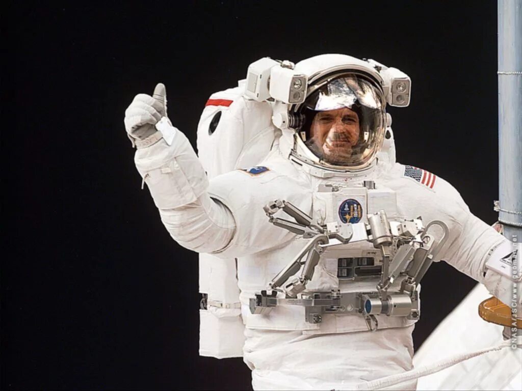 Скафандр дам. Космонавт. Человек в скафандре. Скафандр в космосе. Космонавт в скафандре в космосе.
