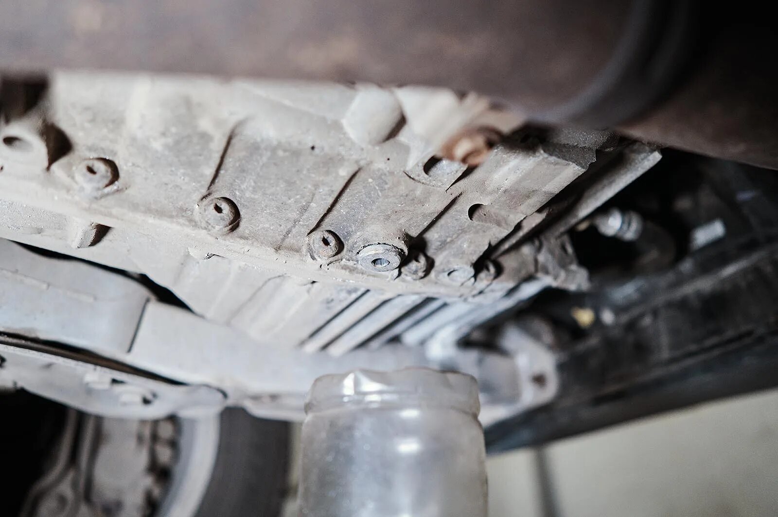 Масло srt8 wk2 0w40. Замена масла джип. 7. Масло джип гранд чероки wj 4. Замена масла джип.