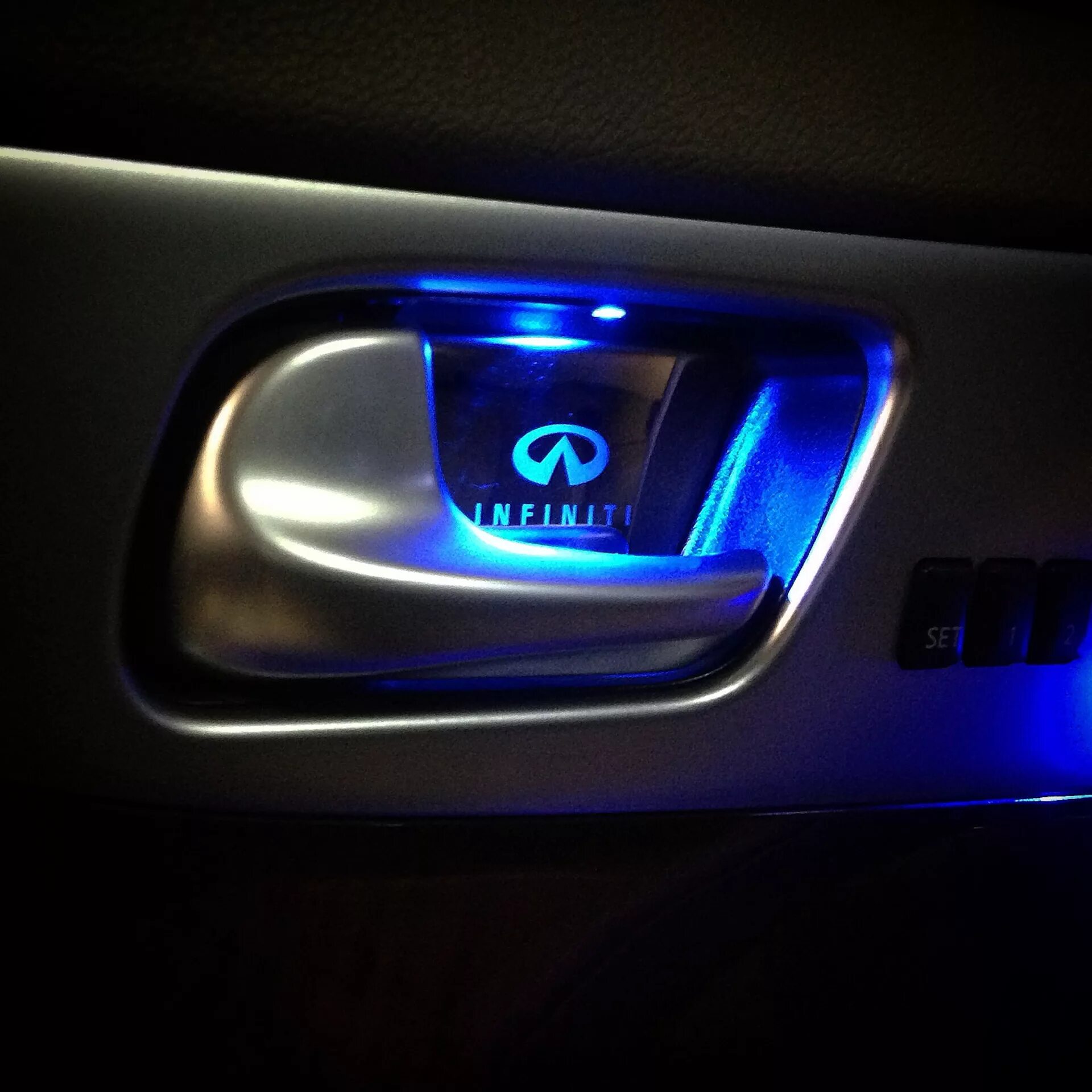 Подсветка салонных ручек дверей hyundai i30. Подсветка двери сид 2008. Drive bmw f20 подсветка ручек. Подсветка дверных ручек мазда сх7. Подсветка ручек двери renault.