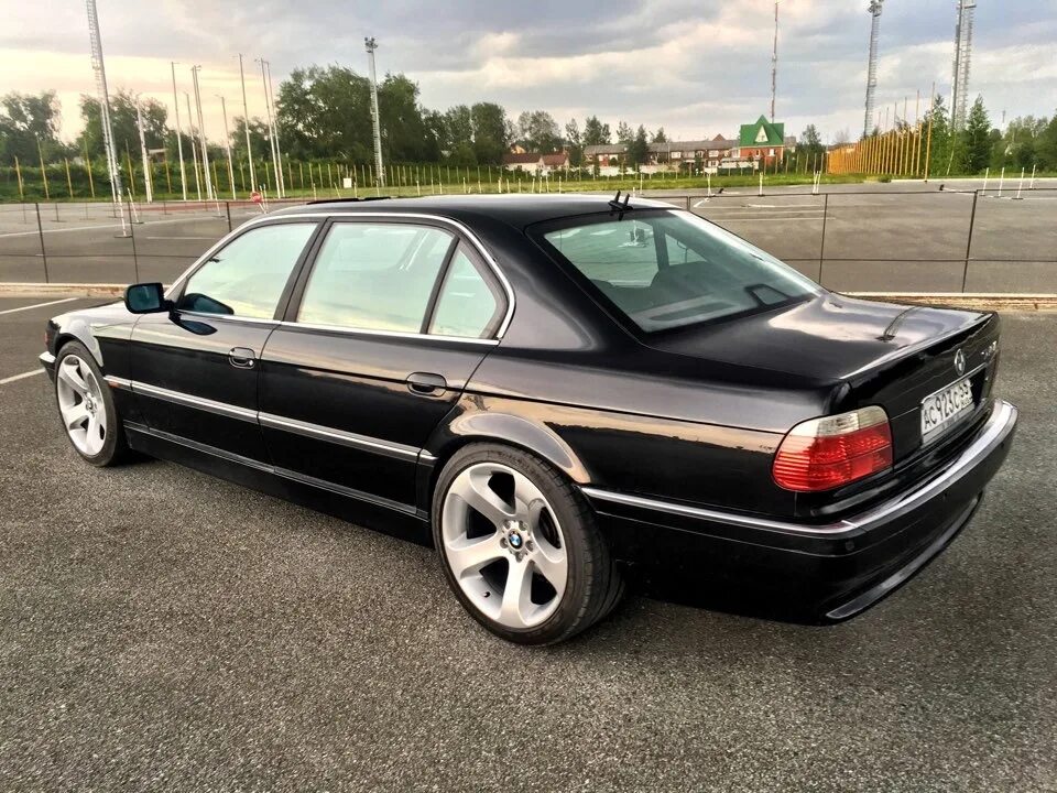 38 дисков. BMW e38 132 стиль. BMW e38 4 стиль. БМВ 7 е38. BMW e38 диски r20.