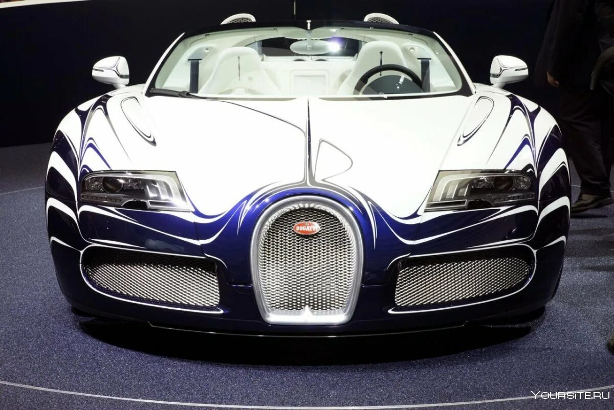 Кому принадлежит бугатти. Bugatti Veyron 2000. Бугатти кроссовер. Bugatti Veyron 2011. Bugatti Veyron 16.4 Grand Sport l'or Blanc.