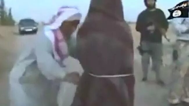 Наказание жены за изменену. Девушка разбила машину. За измену видео. Наказание жены за изменену. Чеченские женщины изменяют.