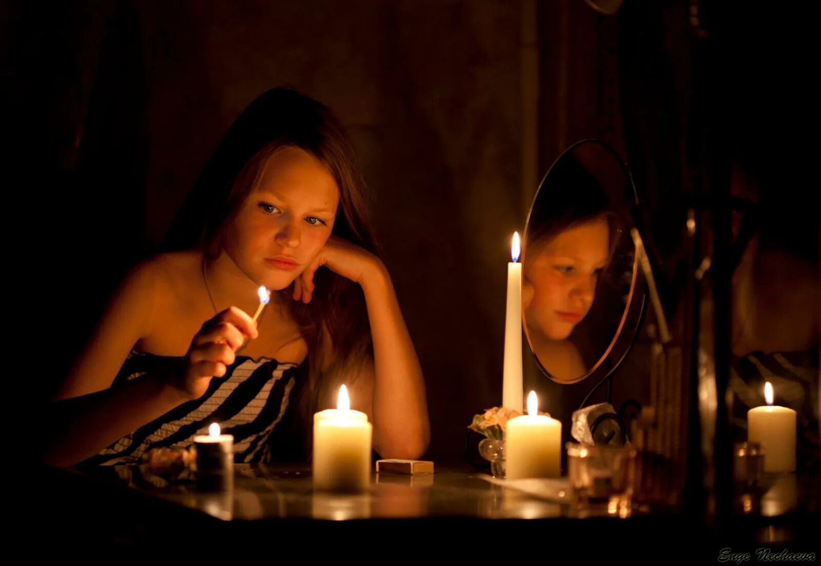 гадания незамужних девушек. гадания незамужних девушек. гадания незамужних девушек. девушки гадают на суженого. рождественские гадания.