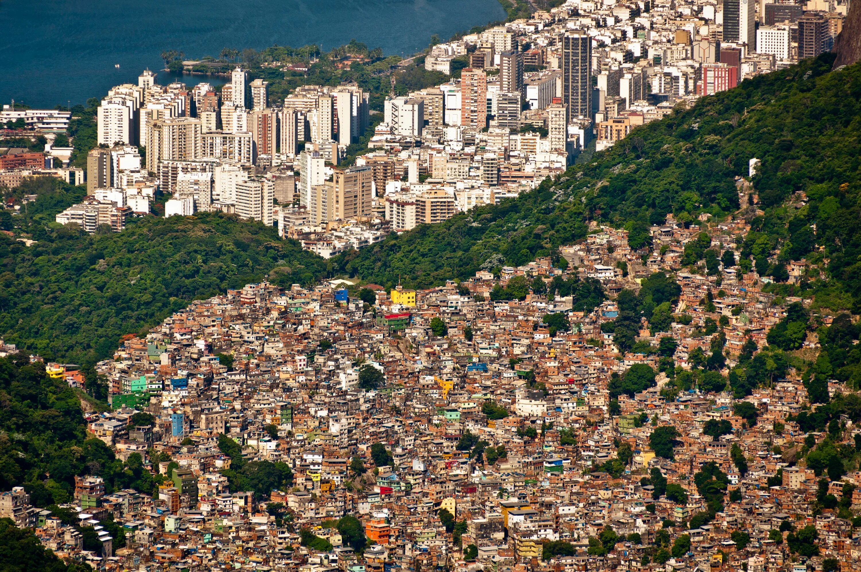 Где живет бразилия. Фавелы Рио де Жанейро. Фавелы в Бразилии. Фавела Росинья Рио-де-Жанейро. Бразилия Рио де Жанейро трущобы.