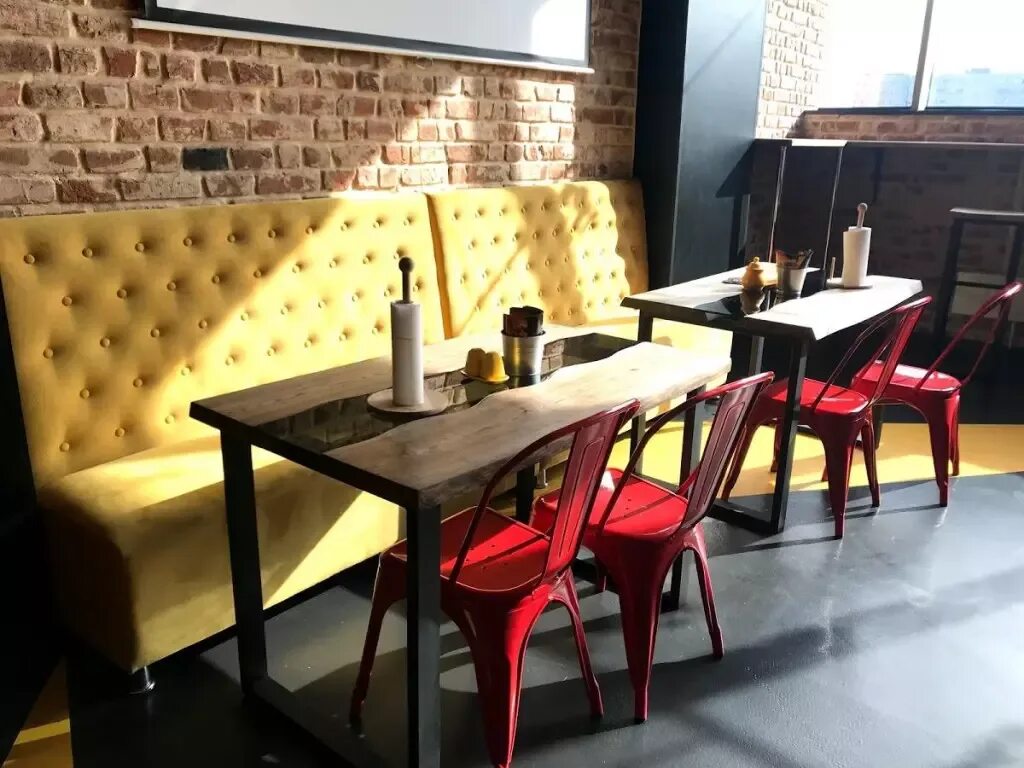 Food place переделкино. Кафе из морского контейнера. Бургер фуд без ретуши съемка raw. Ресторан для контейнеров дача. Лого для доставки еды кафе.