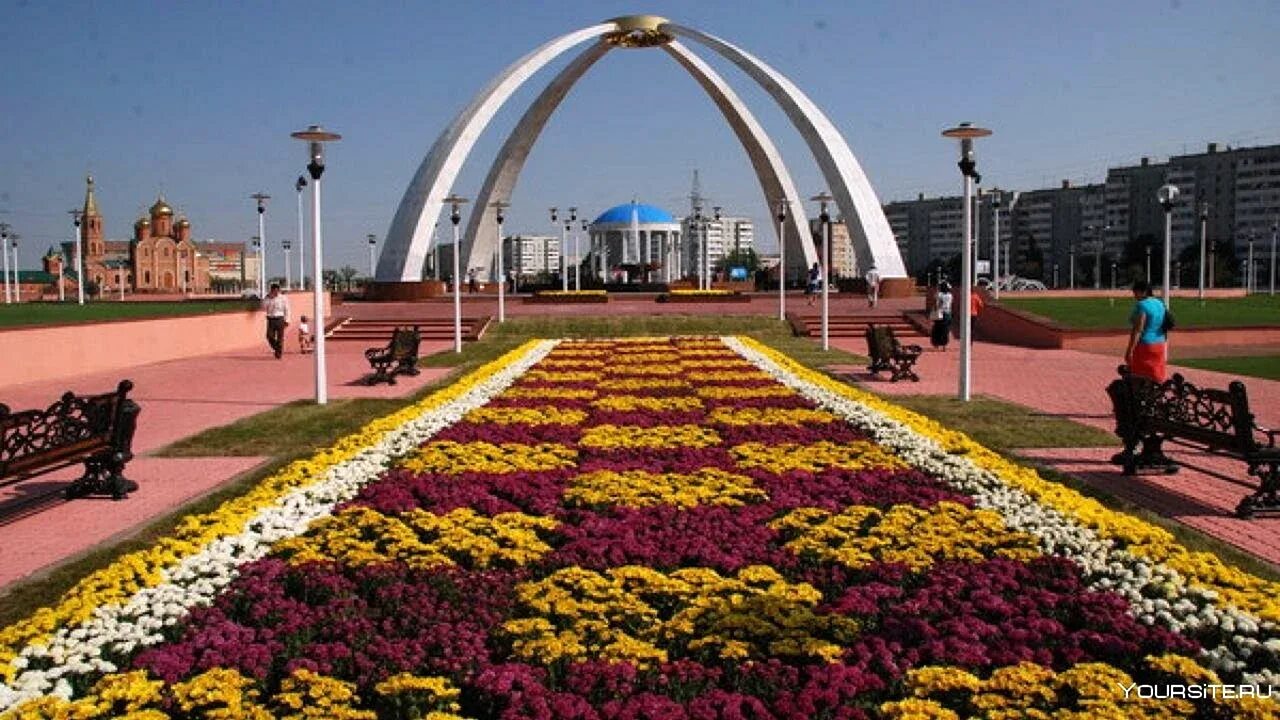 Места актобе. Актобе водно-зеленый бульвар. Актобе город в казахстане. Мечеть нурдаулет. Ночной актюбинск казахстан.