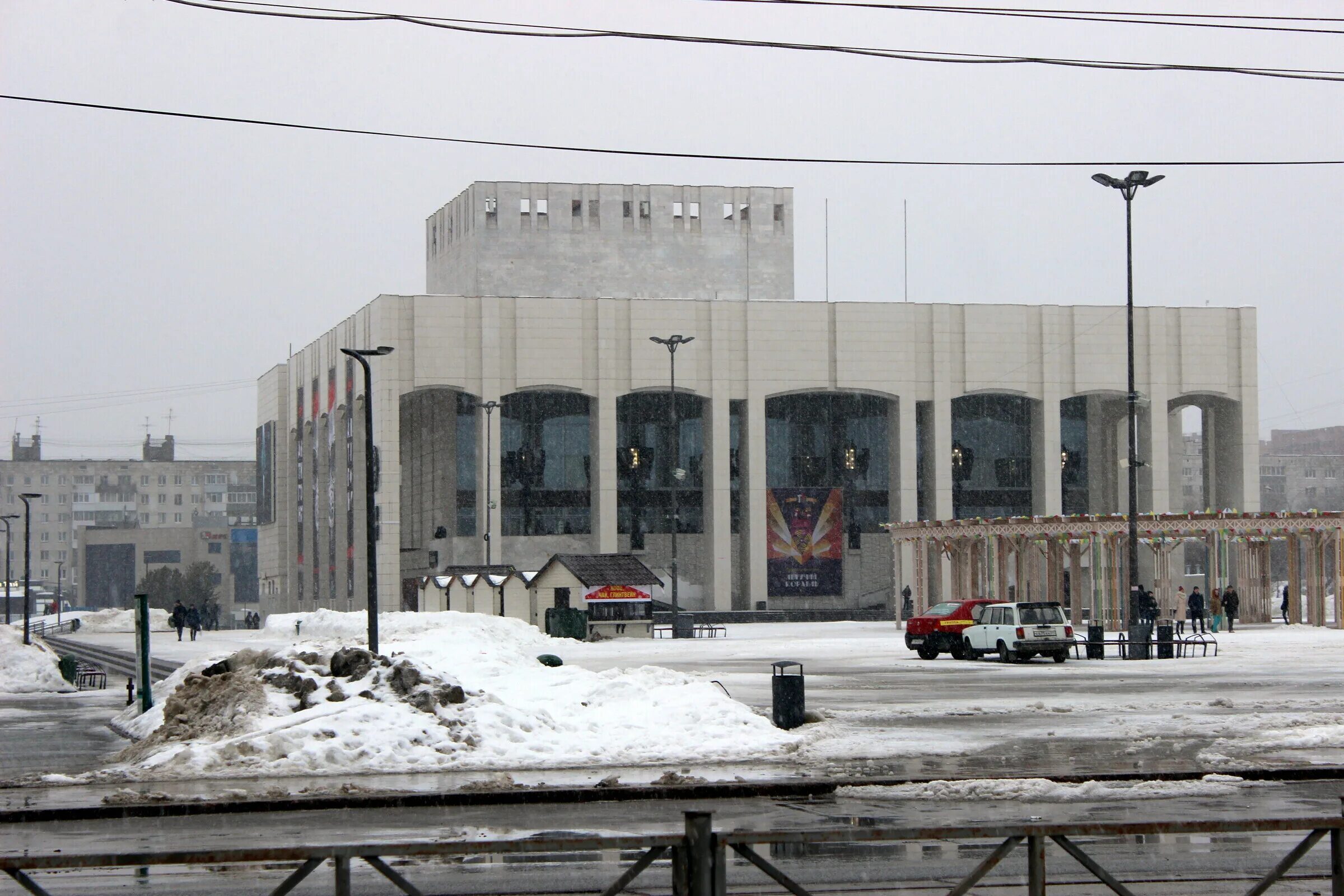 Театр театр пермь. Пермский академический театр-театр лесная биржа. пермский драматический театр в 1938. памятник у драмтеатра пермь. драмтеатр пермь зима.