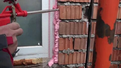 Приклеить плитку монтажной пеной