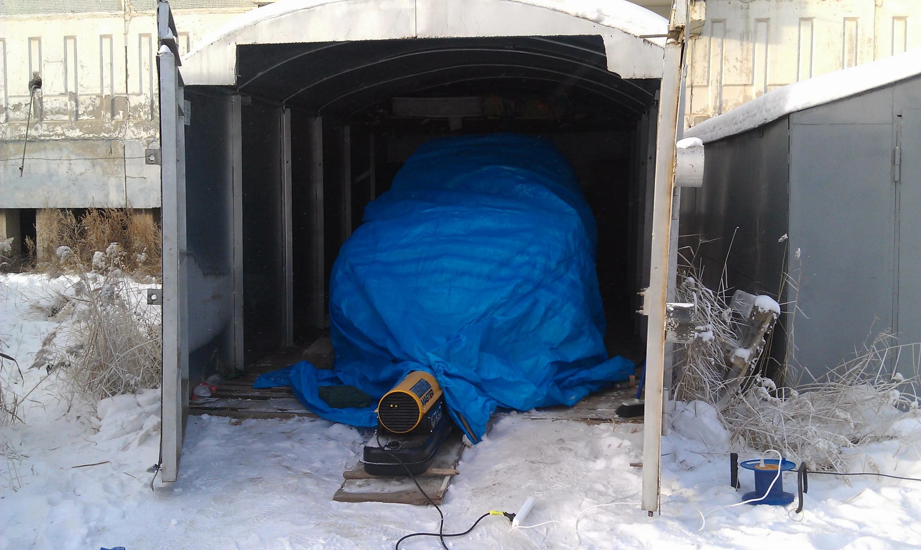 Гараж на зиму для авто. Гараж тентовый coverit 3x4. 1 х 2. Зимний гараж. Гараж на зиму для авто.