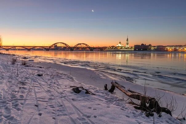 Рыбинск на рассвете. Рыбинск зима. Зимний Рыбинск фото. Рыбинск зимой фото. Левый берег рыбинск