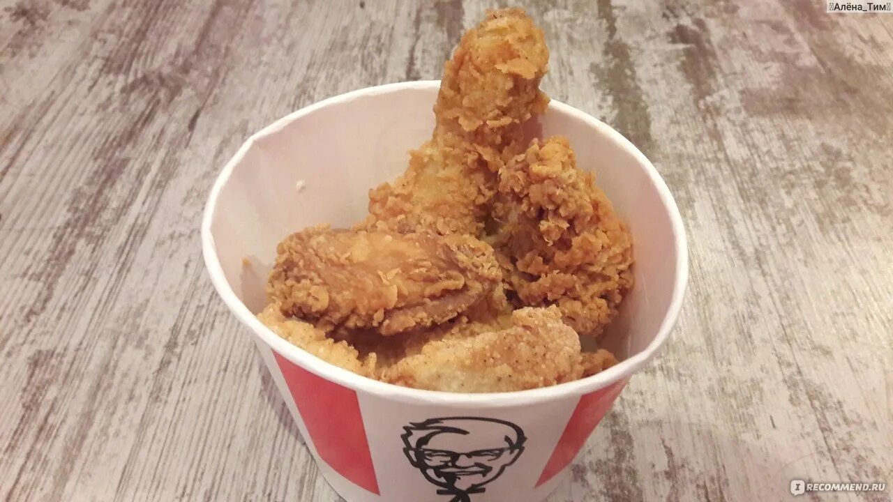 Кроссовки фаины семеновны ялта kfc. KFC Сандерс Баскет. КФС Сандерс Баскет 149. КФС Сандерс Баскет 149 рублей. Ведро KFC Сандерс.