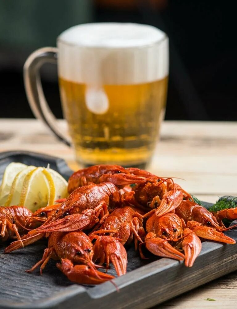 пиво с креветками. раки с пивом. пиво с креветками. ракэ и пиво. пивной рачок.