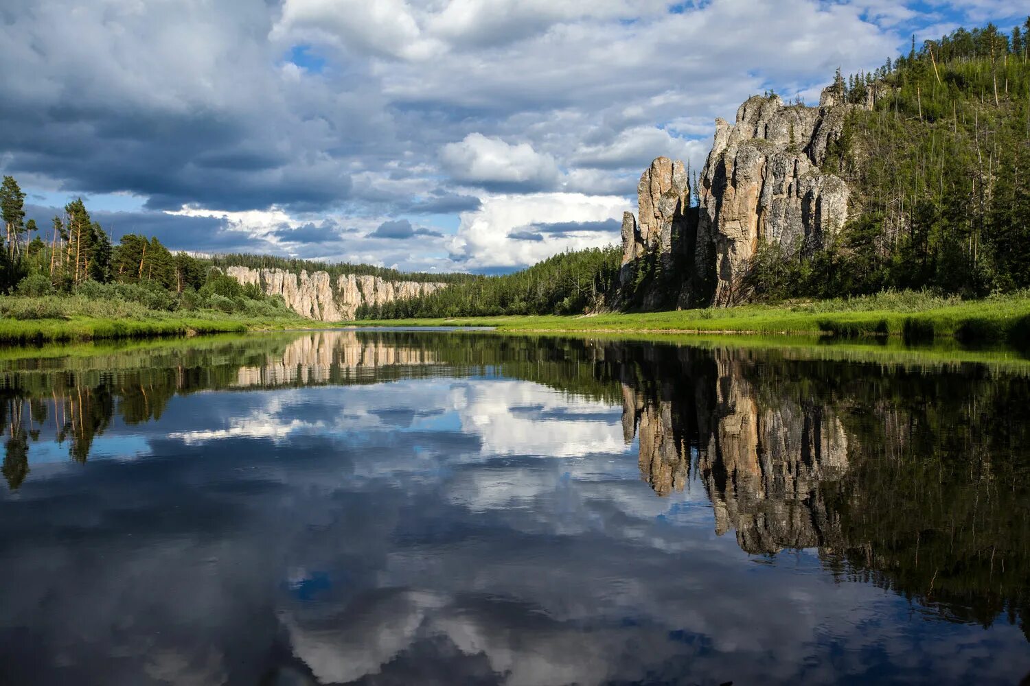 Голубая река. Синяя (приток Лены). Синяя река. Река синяя Россия.