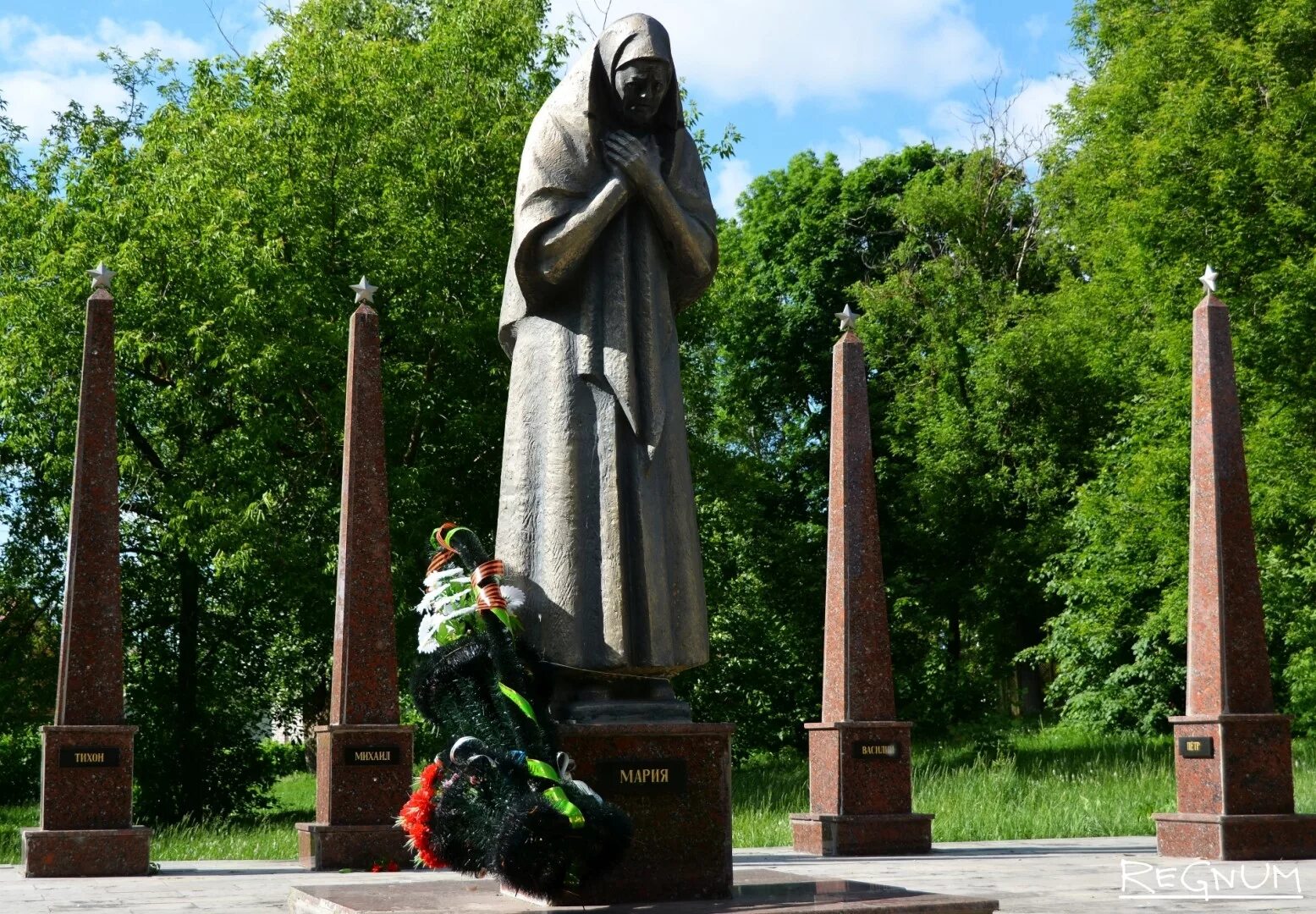 Г мати. Памятник Марии Матвеевне Фроловой(г.Задонск, Липецкая область.). Задонск памятник матери Марии Фроловой. Памятник Марии Матвеевне Фроловой в Задонске.