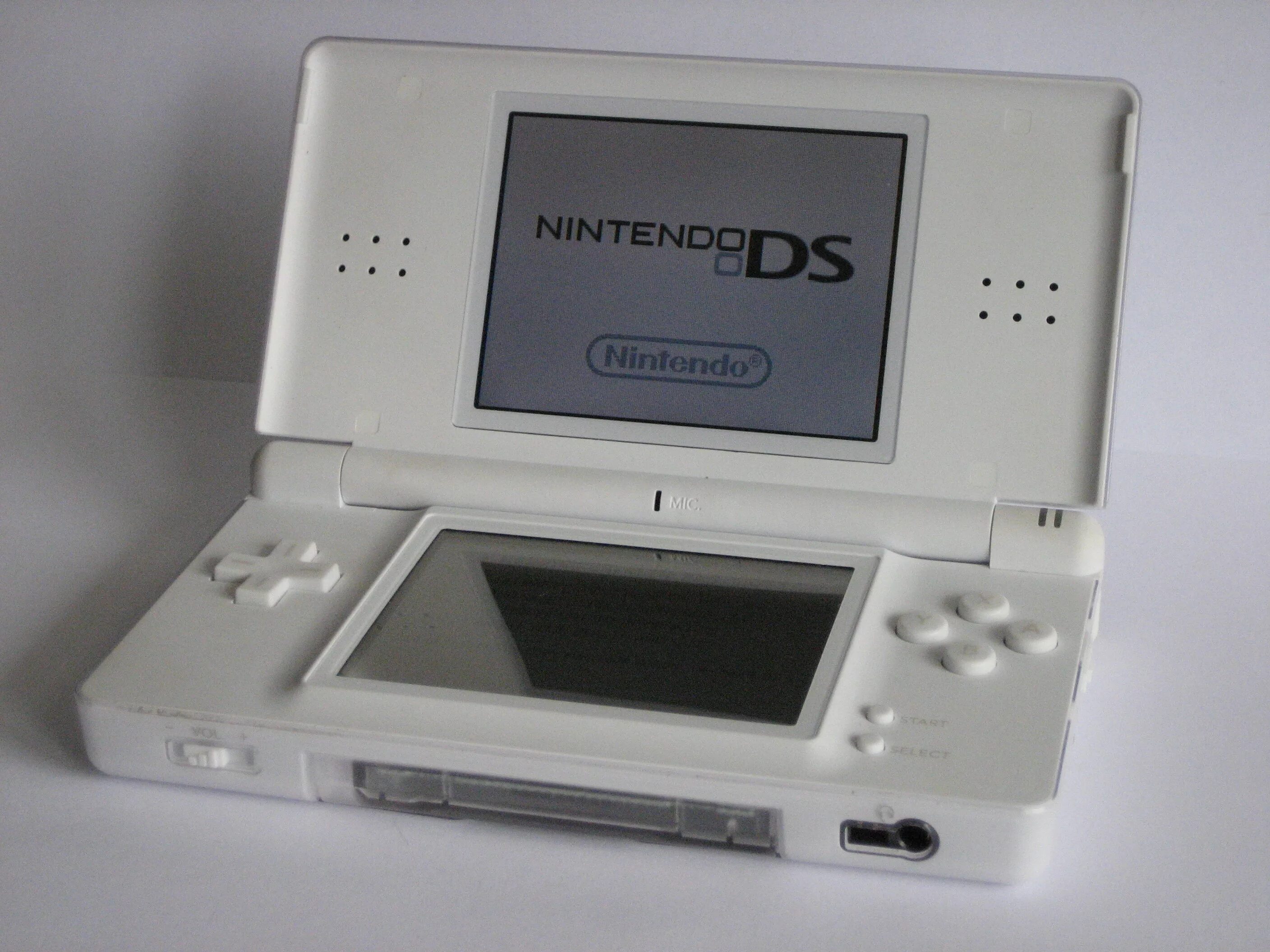 Nintendo ds обзоры. Приставка Нинтендо ДС. Приставка Nintendo DS Lite. Нинтендо ДС Лайт. Nintendo DS Lite 2006-2007.