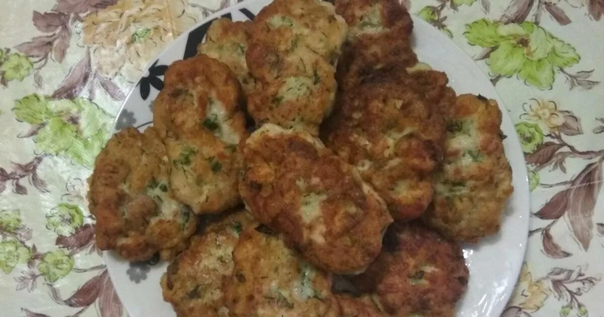 Рецепт куриных рубленых котлет с крахмалом. Куриные котлеты с сыром и зеленью. рубленные котлеты из куриной грудки с крахмалом и майонезом. котлеты из куриной грудки с крахмалом. рубленные котлеты из куриной грудки с сыром и майонезом.