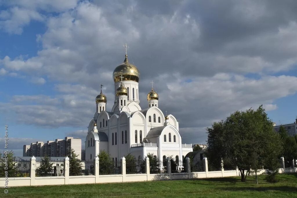 Новосибирск западный правая. Церковь на Западном жилмассиве Новосибирск.