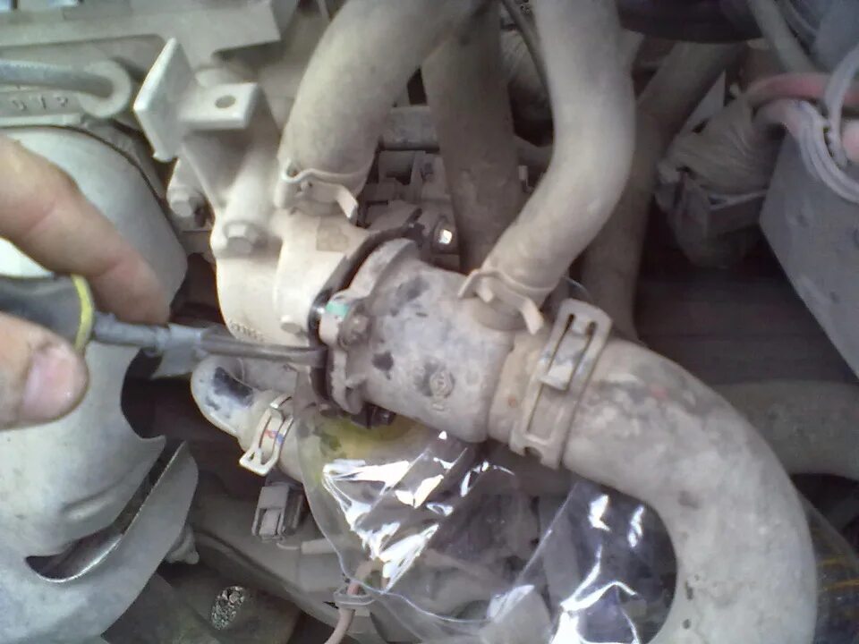 Замена термостата - Renault Logan (1G), 1,4 л, 2011 года своими руками DRIVE2