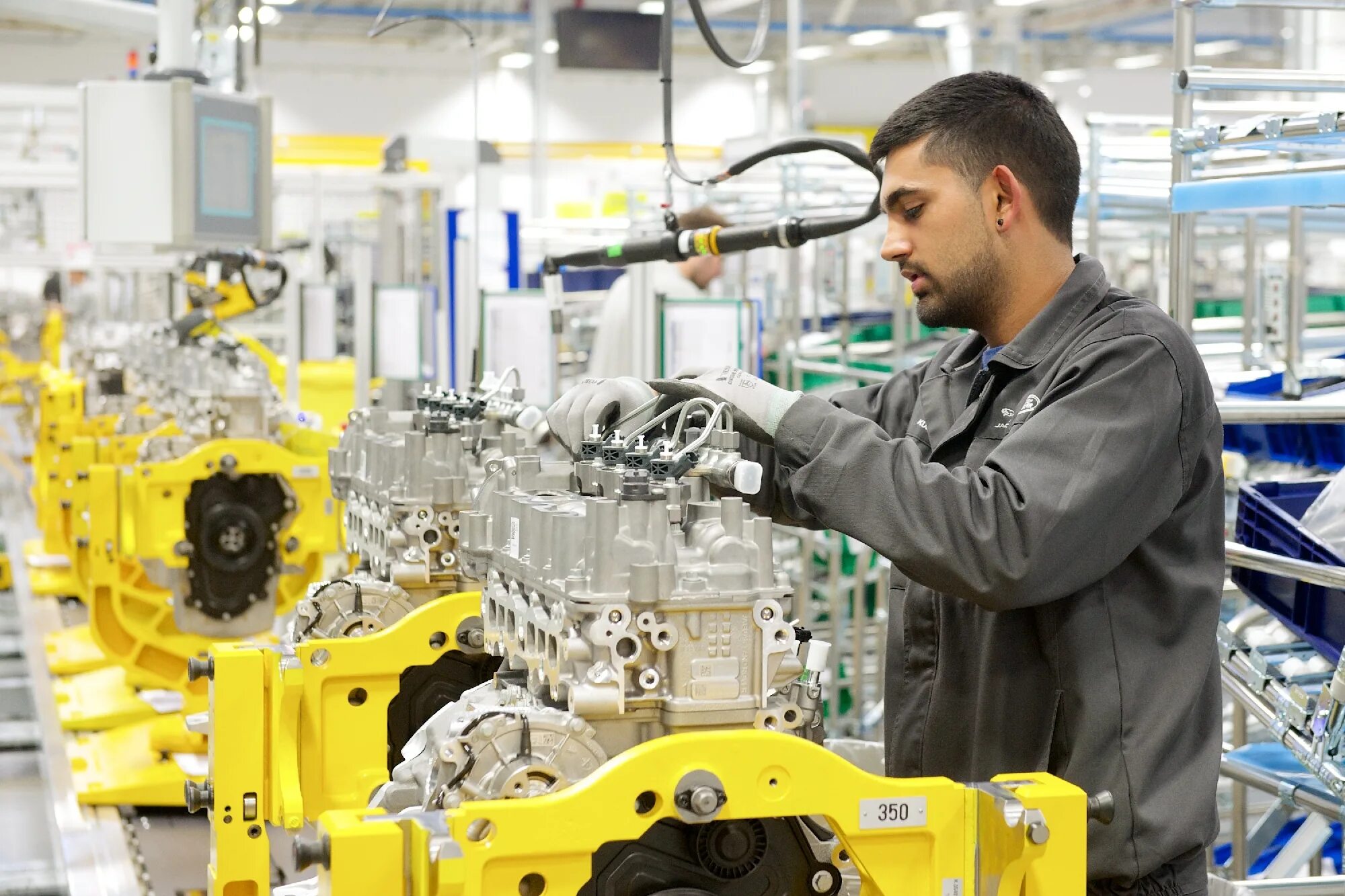 Завод ровер. Завод ленд ровер в англии. солихалл завод ленд ровер. car manufacturer. завод ягуар.