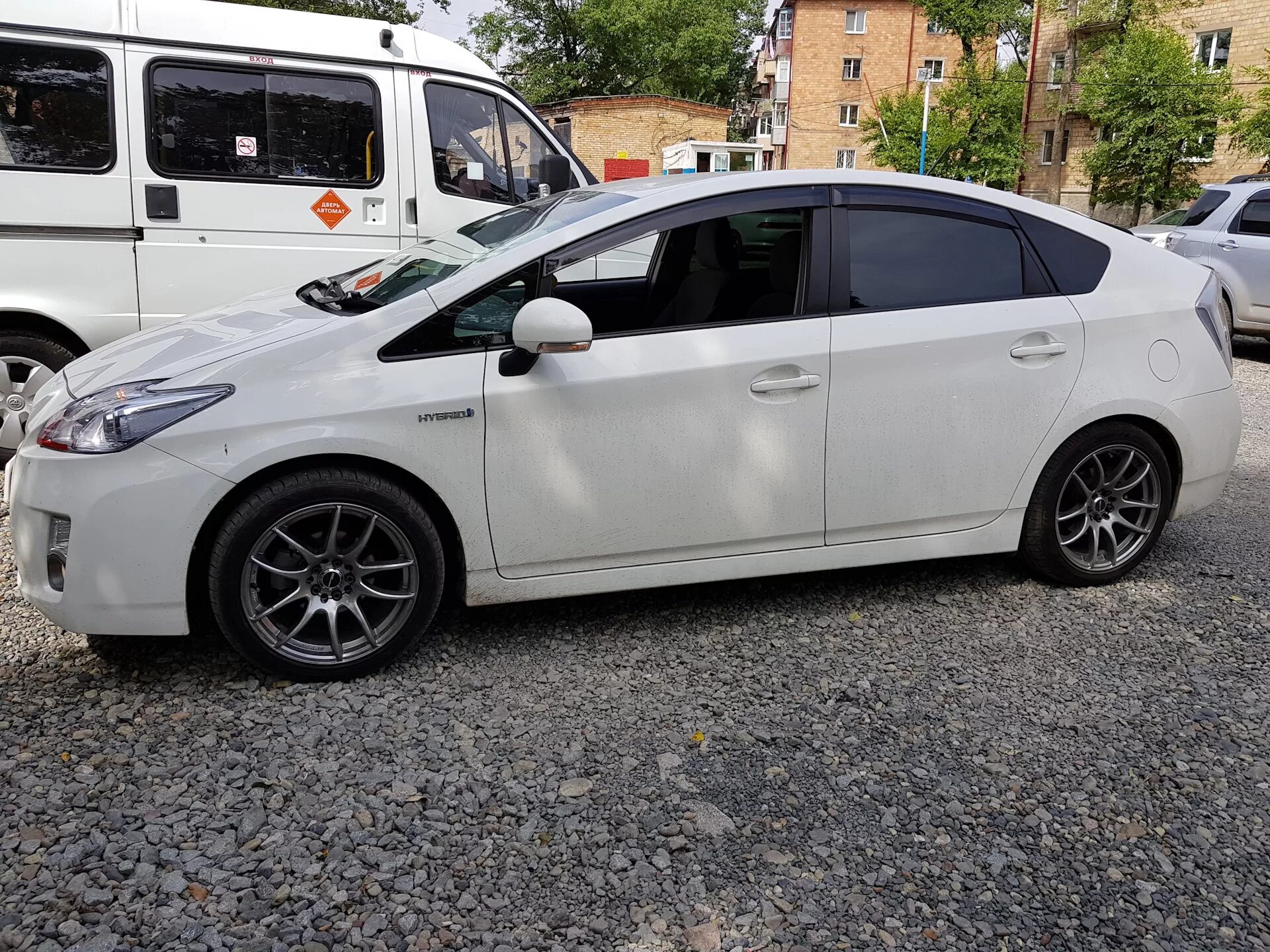 Диски prius. Диски на toyota prius 30. prius 30 r15. prius 30 на колесах r16. диски приус 30 r15.