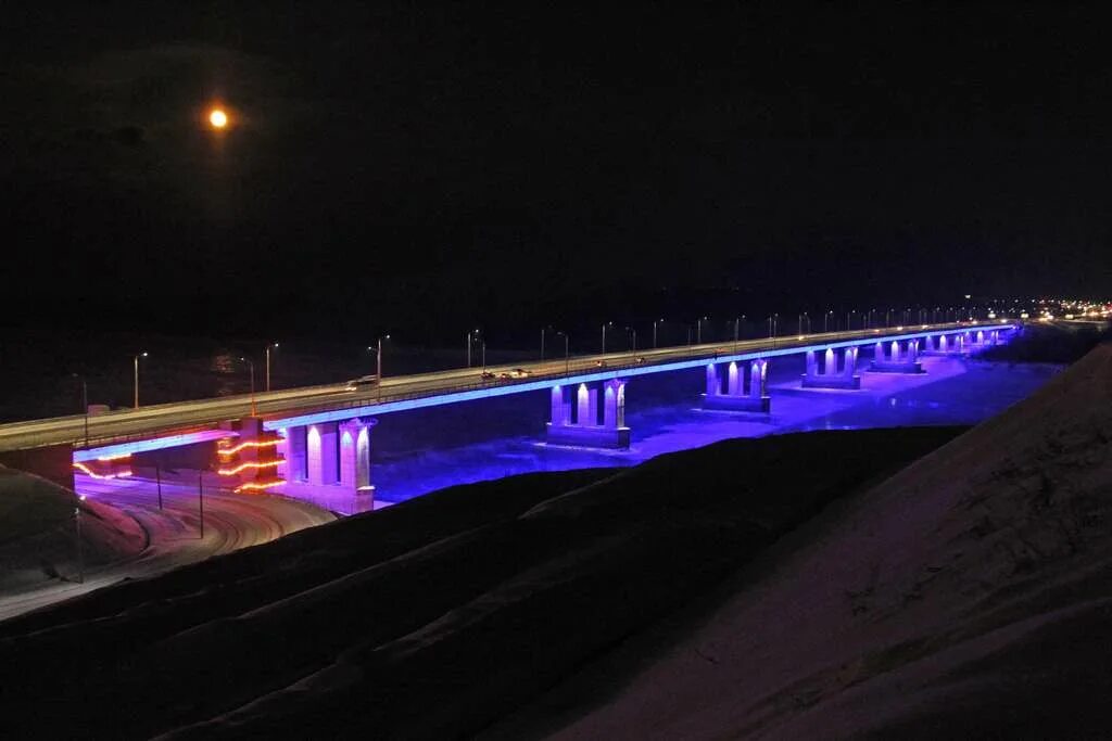 Включи ночную станцию. Новый мост в Барнауле через Обь. Барнаул мост ночью. Бельмитский мост Барнаул. Барнаул мост через Обь с подсветкой.