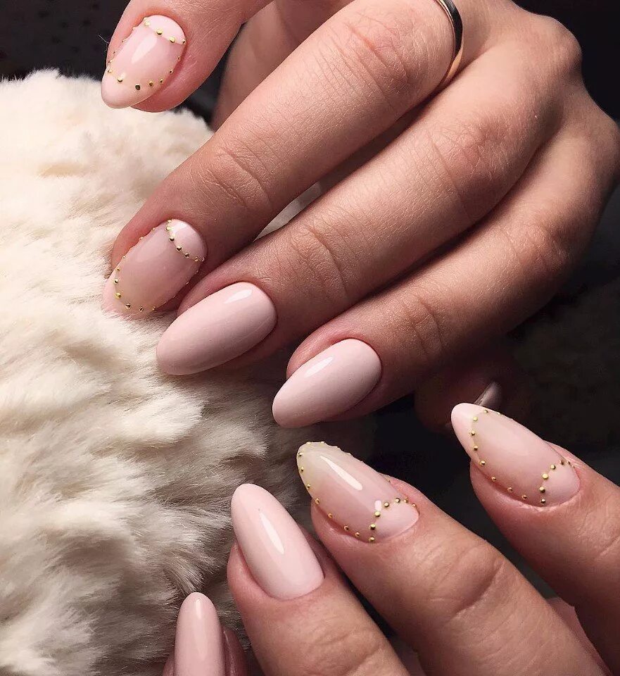 маникюр еа овальеых гон ях. форма нарощенных ногтей миндаль. средние овальные ногти. красивые овальные ногти. овальные ногти.