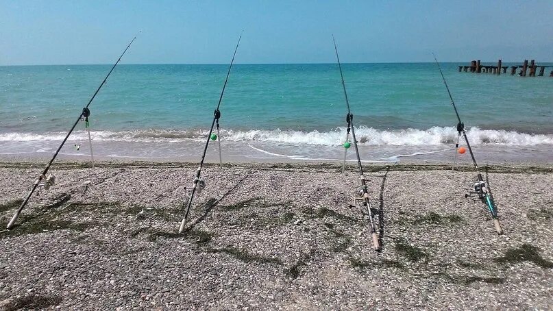 Ловля кефали в море. Рыбалка на кефаль в Евпатория. Снасть на кефаль. Ловля кефали в черном море с берега. Крючки на кефаль.