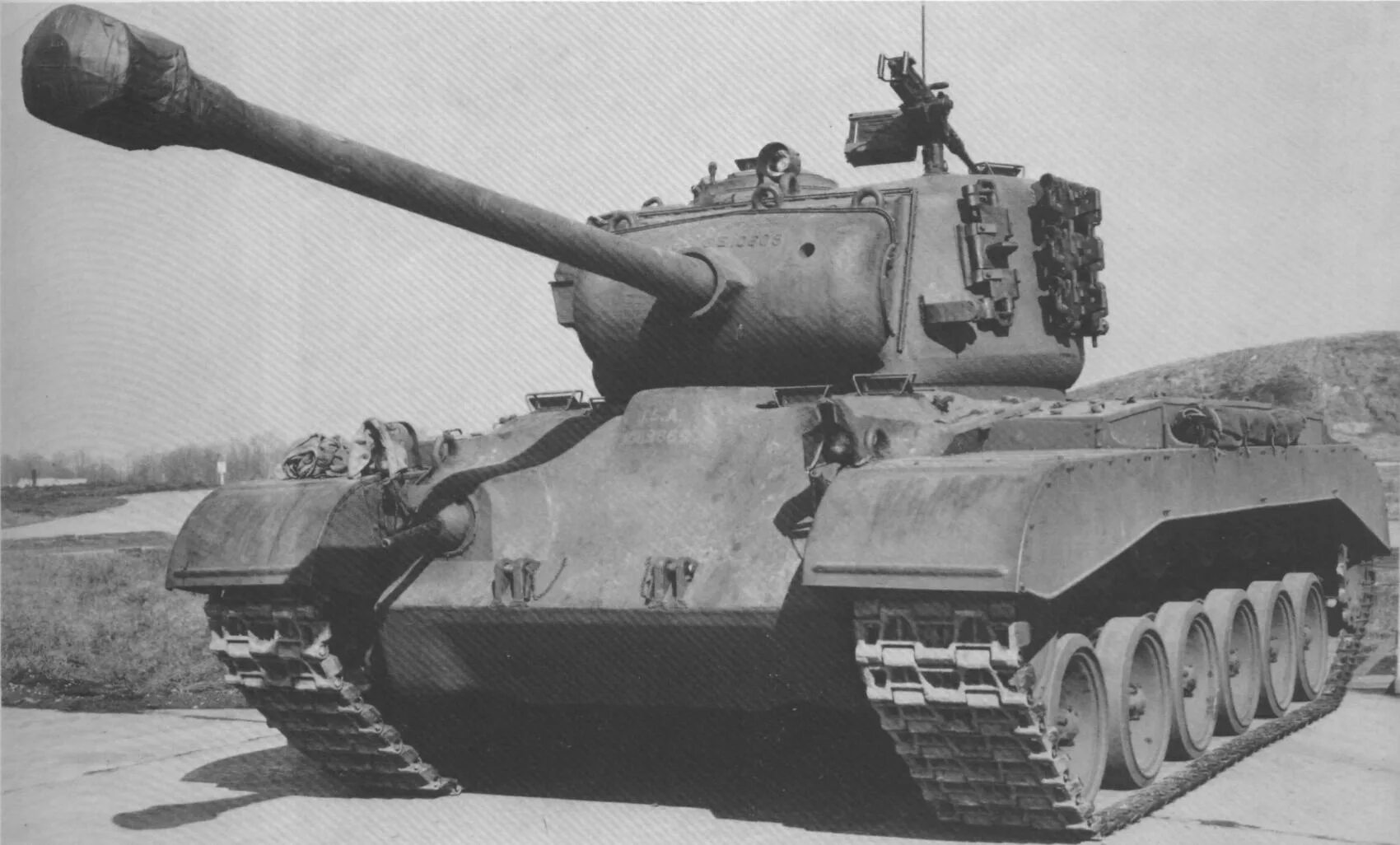 Тяжелый танк времен войны. Танк m26 Pershing. Т 26 американский танк. М26 генерал Першинг. Американский танк второй мировой Першинг.