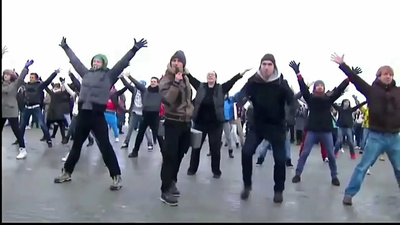 Флешмоб на горах. На воробьевых горах флешмоб. флэшмоб на воробьёвых горах.. флешмоб на воробьевых горах 26.02.2012 года.