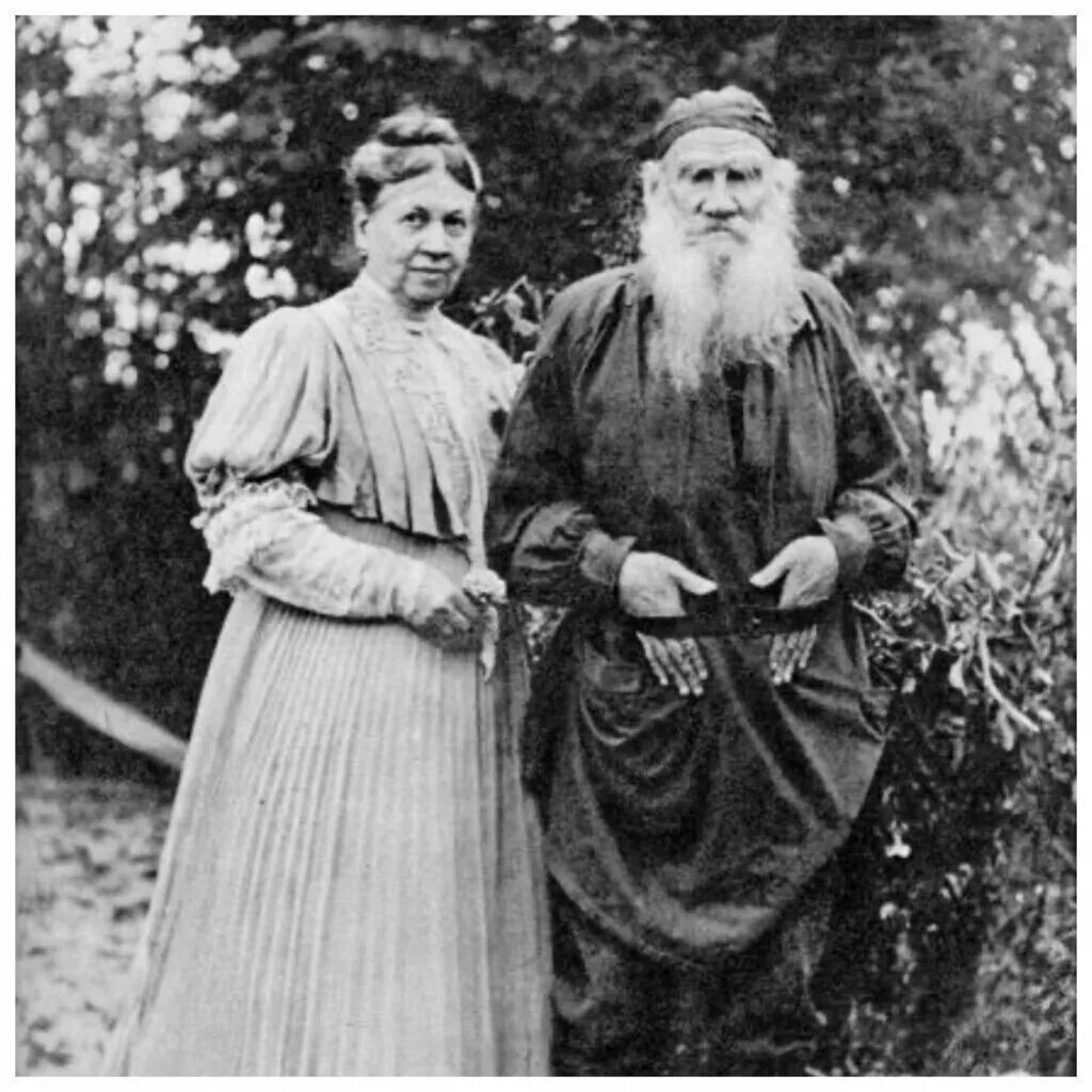 Лев Николаевич толстой с женой. Жена толстого переписывала войну