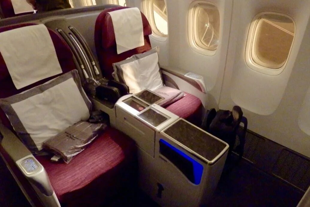 Бизнес класс Катар 777-300. Qatar Airlines Business class 777-300er. Qatar Airways 777 Business class. Boeing 777-300er Qatar Airways бизнес класс.