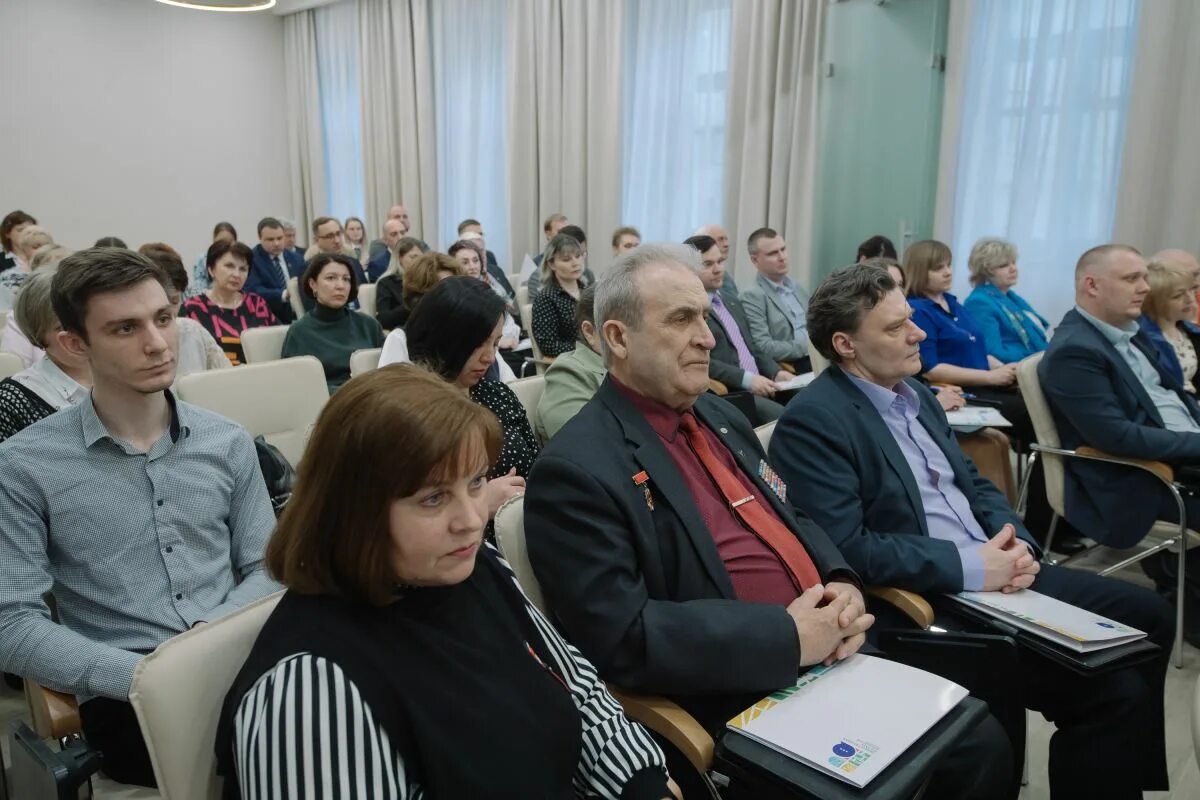 Дорога на урывского воронеж. Чел на остановке. Новости воронежа сейчас свежие. Дом мэр кстенина воронеж. Воронеж новости последние.