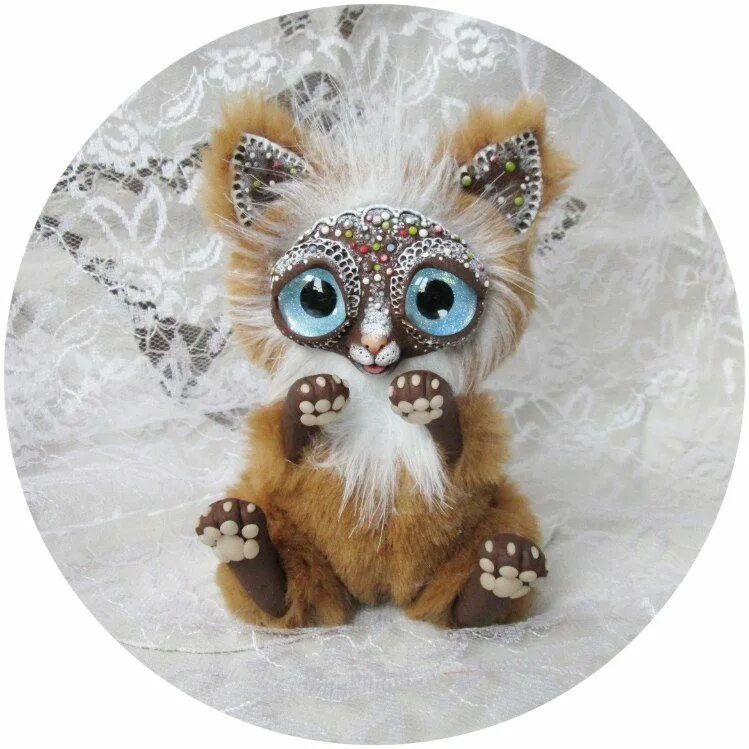 Смешанная техника игрушки мех глина. Авторские игрушки Екатерины Гурской. Игрушки в смешанной техник. Полимерная глина и мех игрушки. Игрушки в смешанной технике из меха и глины.