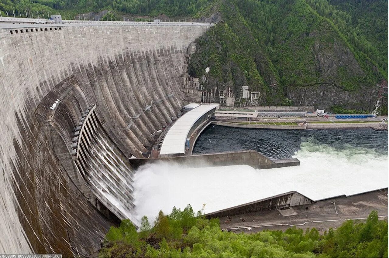 На каких реках построены гидроэлектростанции