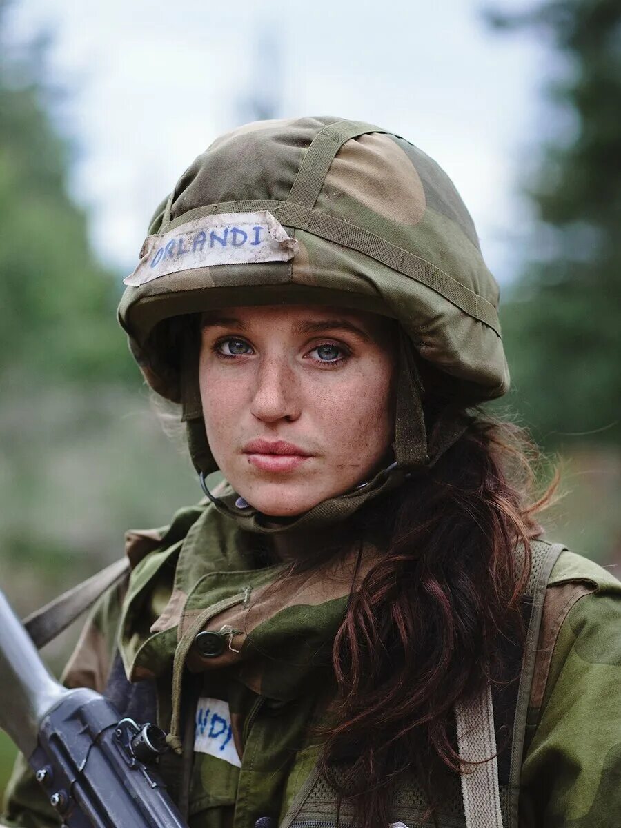 Девушки военные. Девушка солдат. Красивые женщины военнослужащие. Американская женщина-солдат. Армейская женщина