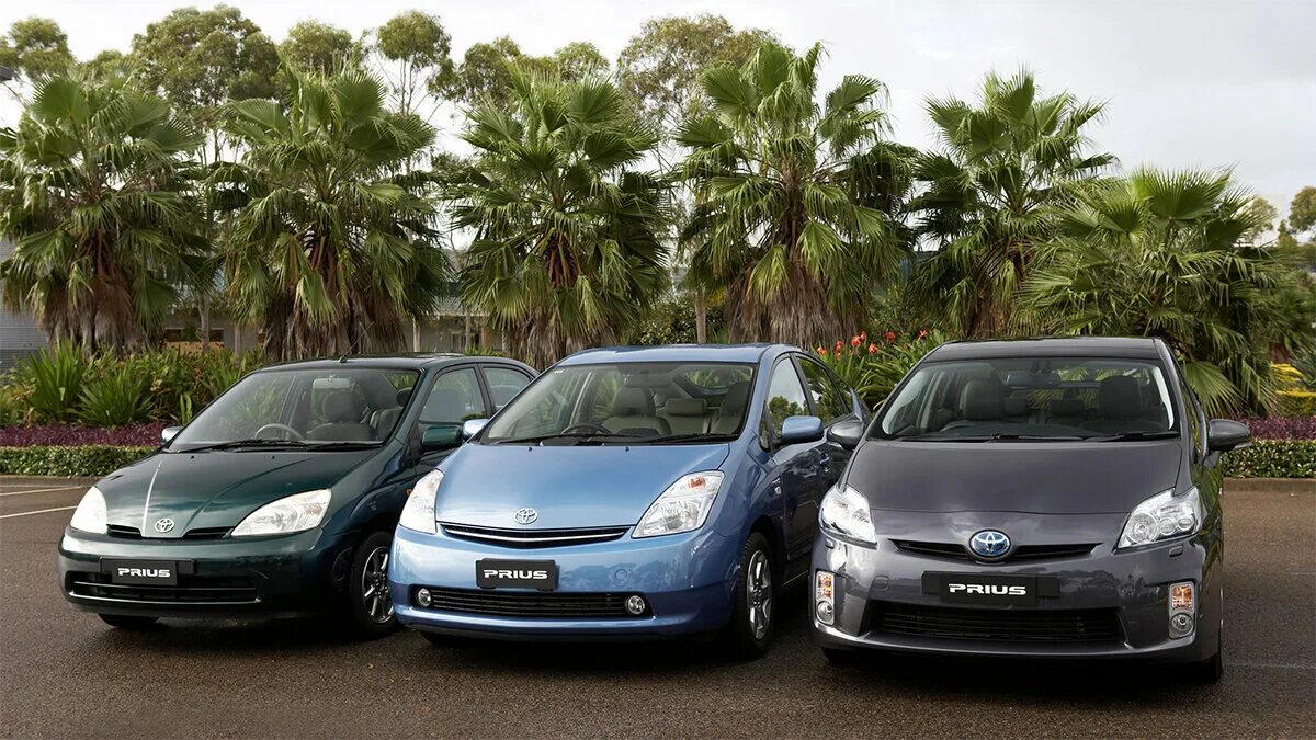 All toyota hybrid models. Гибридный автомобиль. Prius phv 2023. Тойота приус гибрид 2023. Тойота приус гибрид 30 кузов.