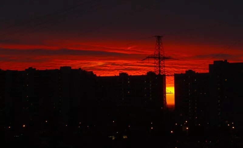 Скоро рассвет. Рассвет в городе Березники. Пермь рассвет над городом. Рассвет город Зверево.