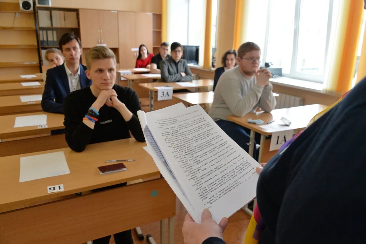 В россии отменяют 9 классов. ЕГЭ. ЕГЭ фото. Школьники на ЕГЭ. Экзамен ЕГЭ.
