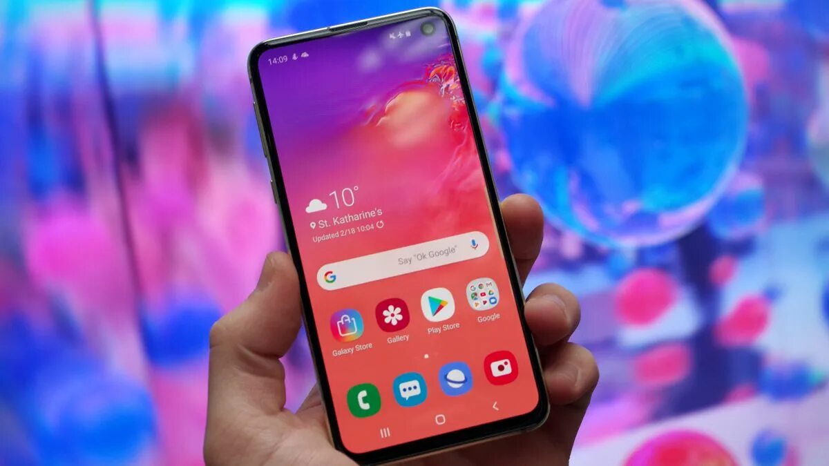 Samsung s10 обзор. Samsung s10. Samsung Galaxy s10e. Samsung Galaxy 10e. Samsung Galaxy s10 / s10 +.