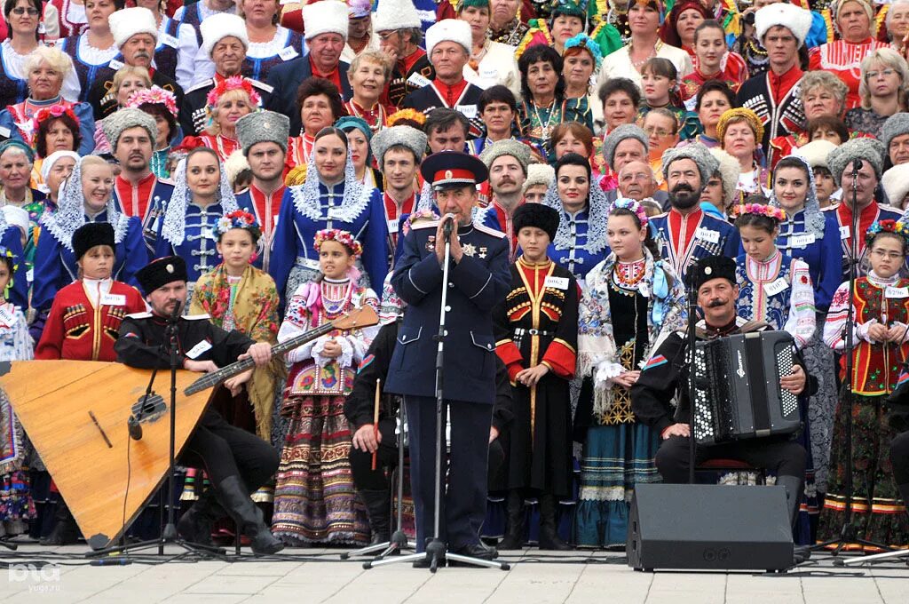 Состав казачьего хора. Кубанский казачий хор ККХ. Захарченко Кубанский казачий хор солисты. Кубанский казачий хор Краснодар.