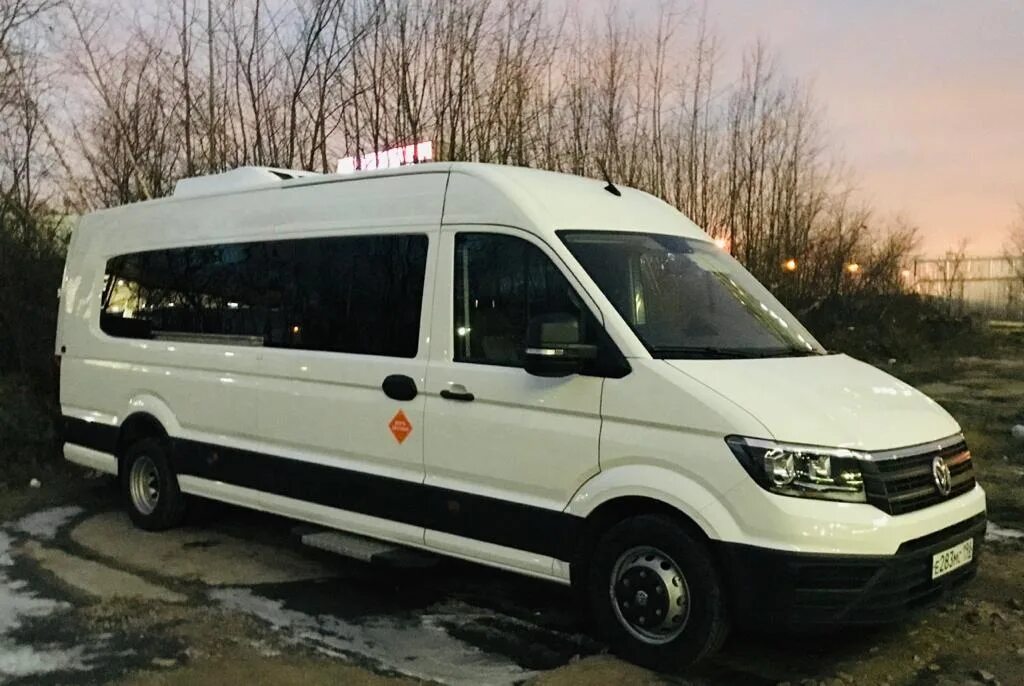 Купить фольксваген крафтер бу. Микроавтобус Фольксваген Крафтер. VW Crafter 19 мест. Фольксваген микроавтобус 2022. Volkswagen микроавтобус 250000.